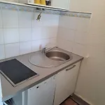 Apartment Alhambra, Pour 4 Personnes Avec Parking, Piscine, Clim